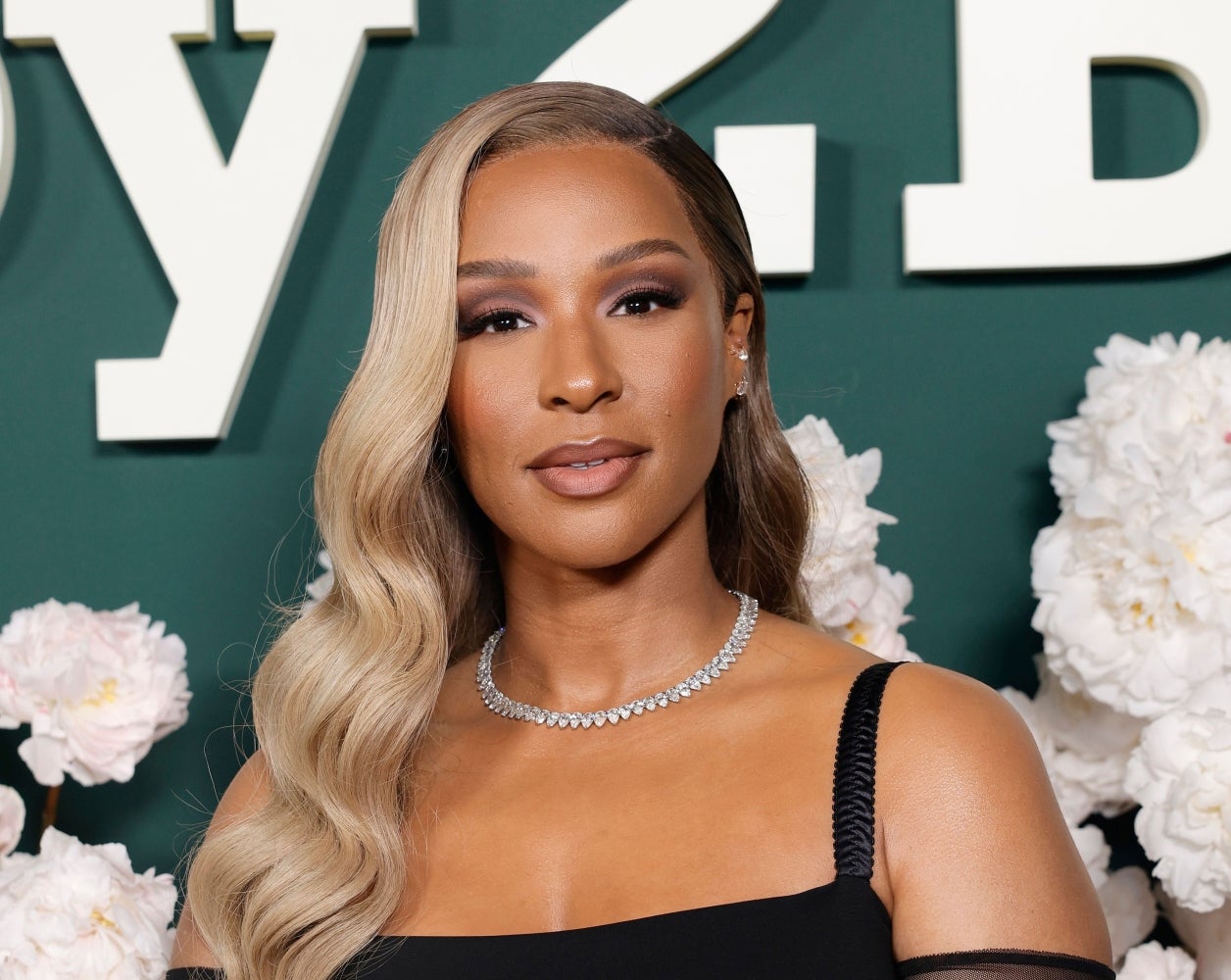 Savannah James’ Stylist Debunks Rumor That She Won’t Take Pictures With Male Fans
