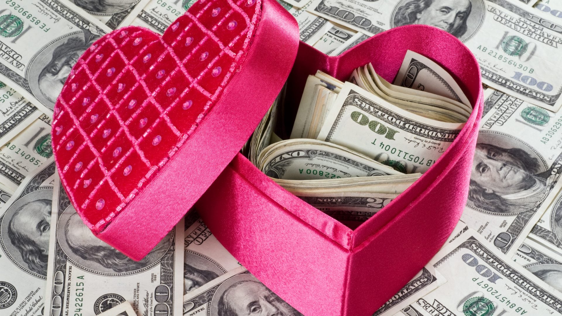 New Bae? This Is How Much You Should Spend On Their Valentine's Day Gift
