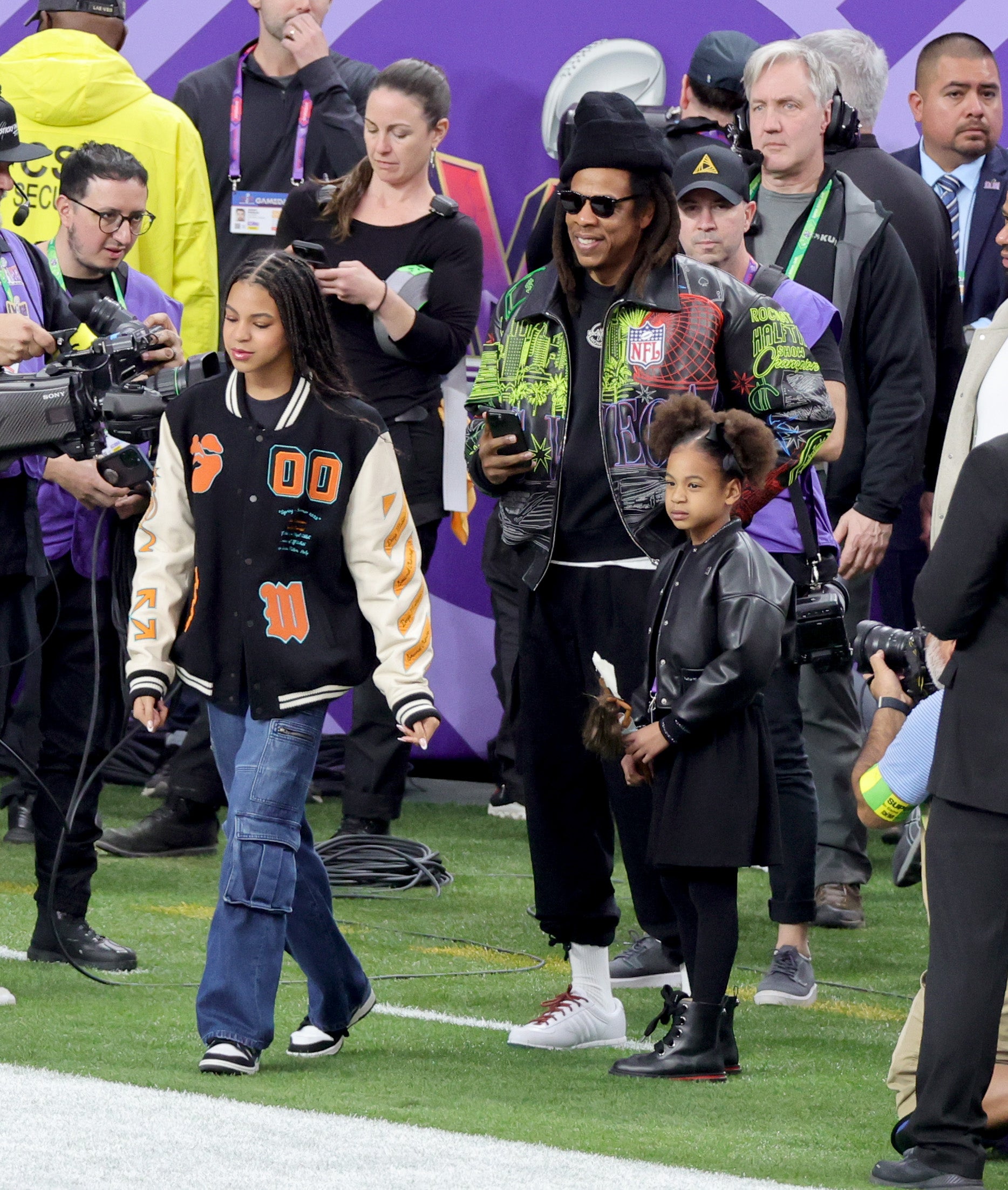 Jay-Z, Blue Ivy, And Rumi Having Daddy-Daughter Night At The Super Bowl Is The Cutest Thing Ever 