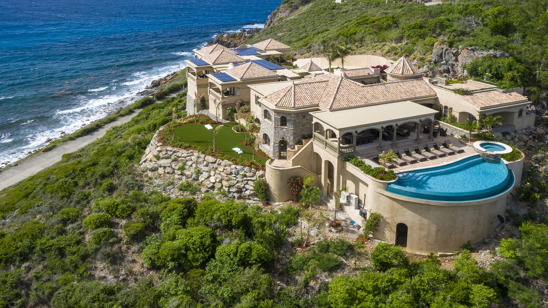 I Stayed in One of The Top Ranked Vacation Homes In The World