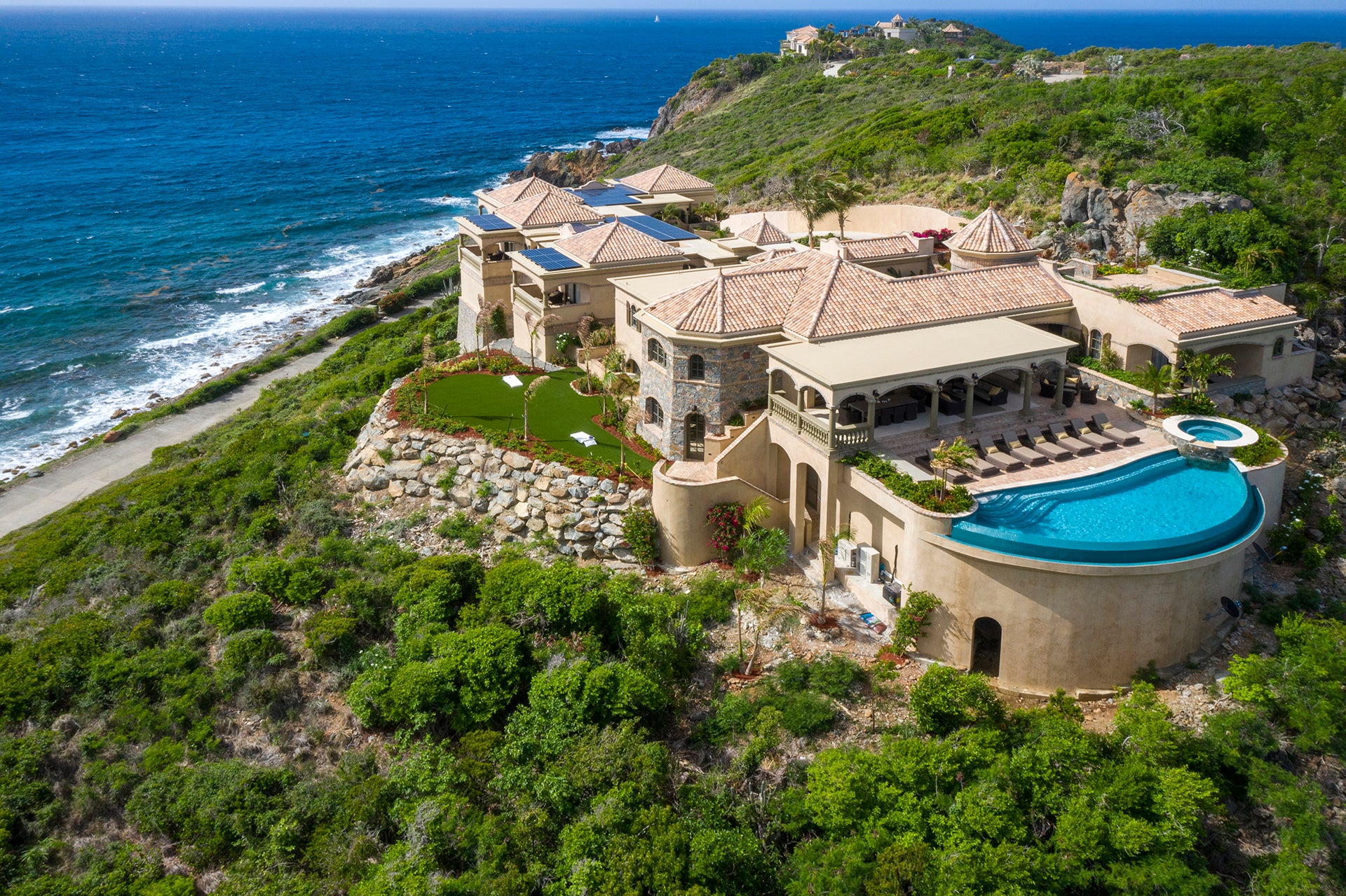 I Stayed in One of The Top Ranked Vacation Homes In The World