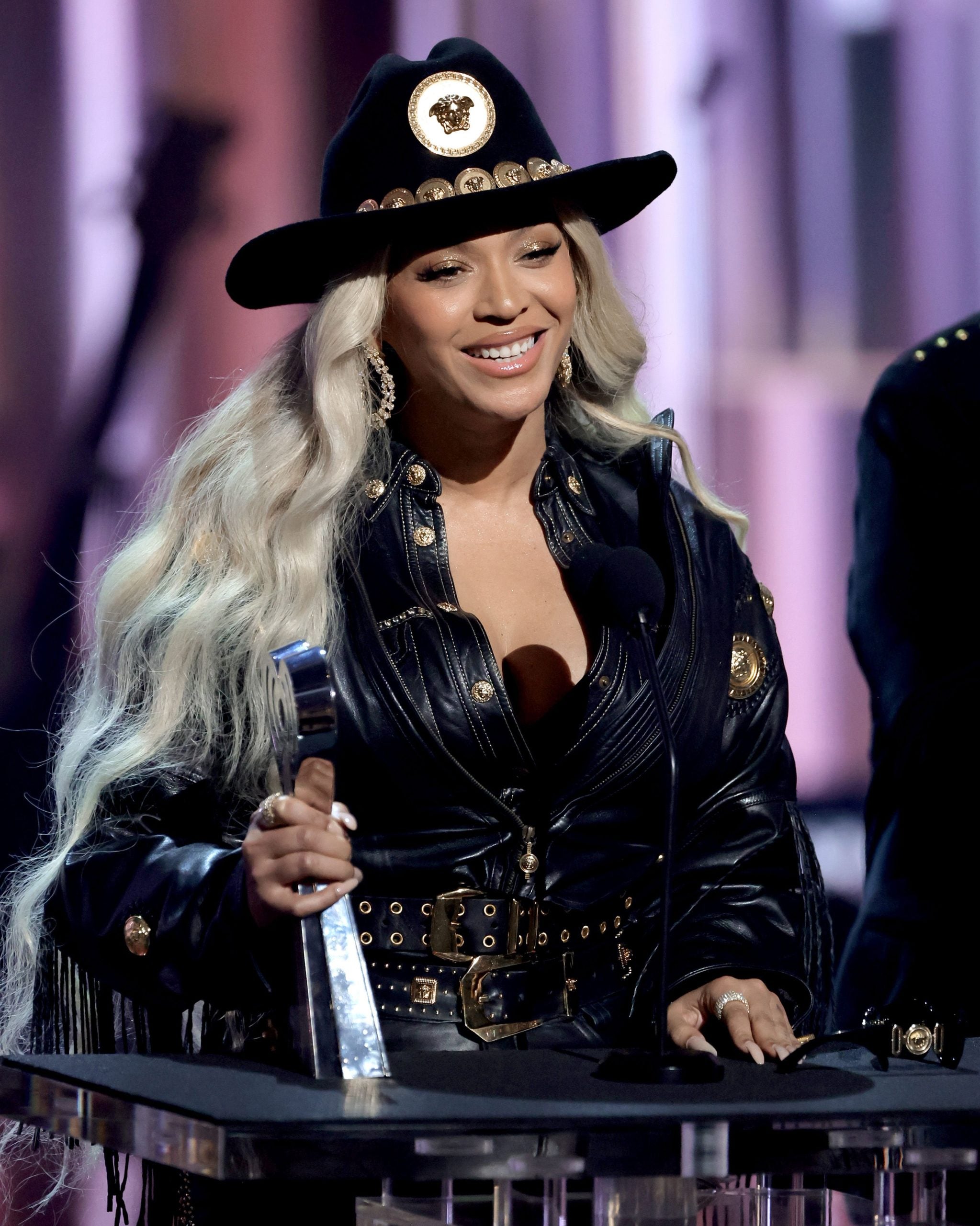Beyoncé Wore A Cowboy-Themed Look To The iHeartRadio Awards