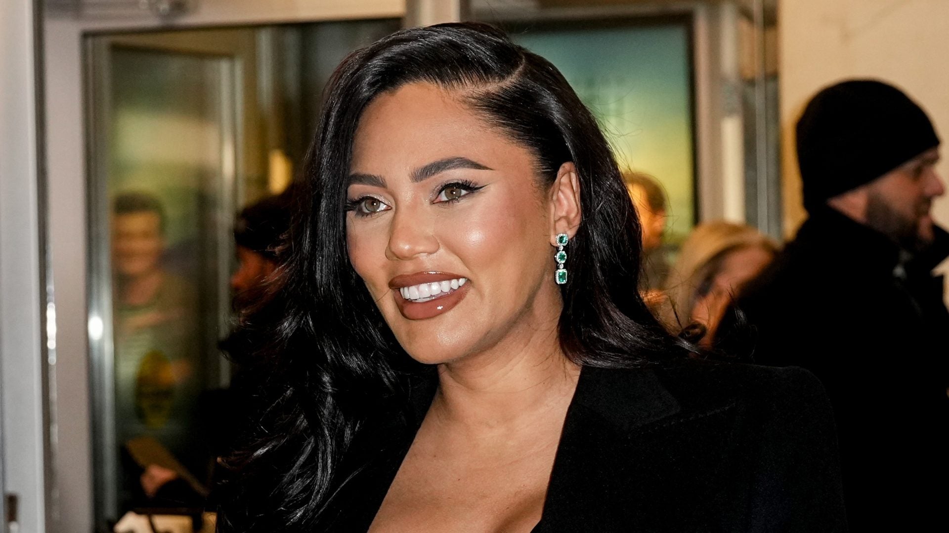 Ayesha Curry’s Pregnancy Glow Gave Us Major Beauty Inspiration