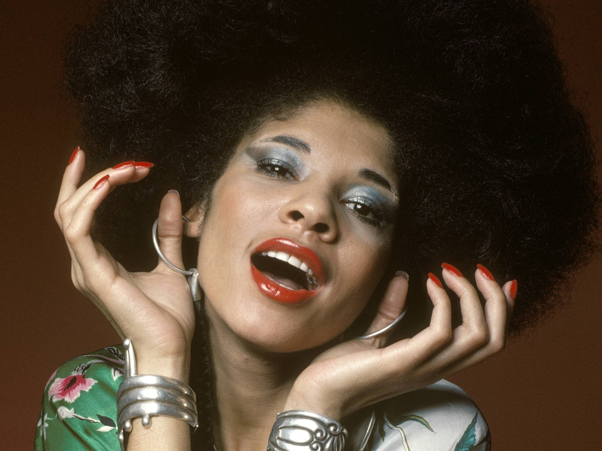 Makeup Routines Should Be On Your “Dopamine Menu” This Holiday Season