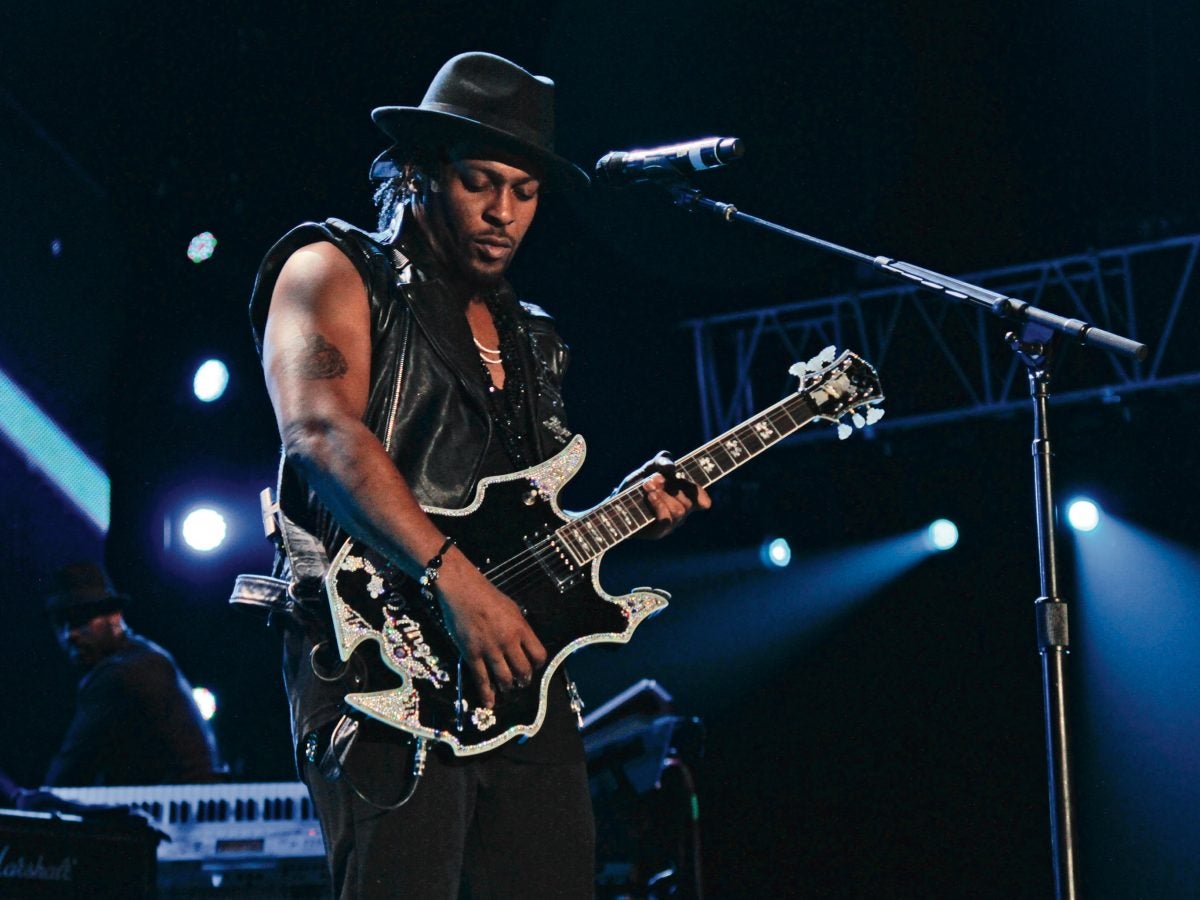 D’Angelo, Neo-Soul Pioneer And Grammy Award-Winning Musician, Dead At 51