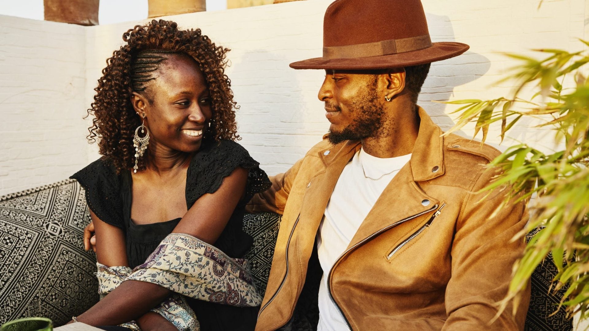 Here’s How To Tell If You’re ‘Floodlighting’ While Dating