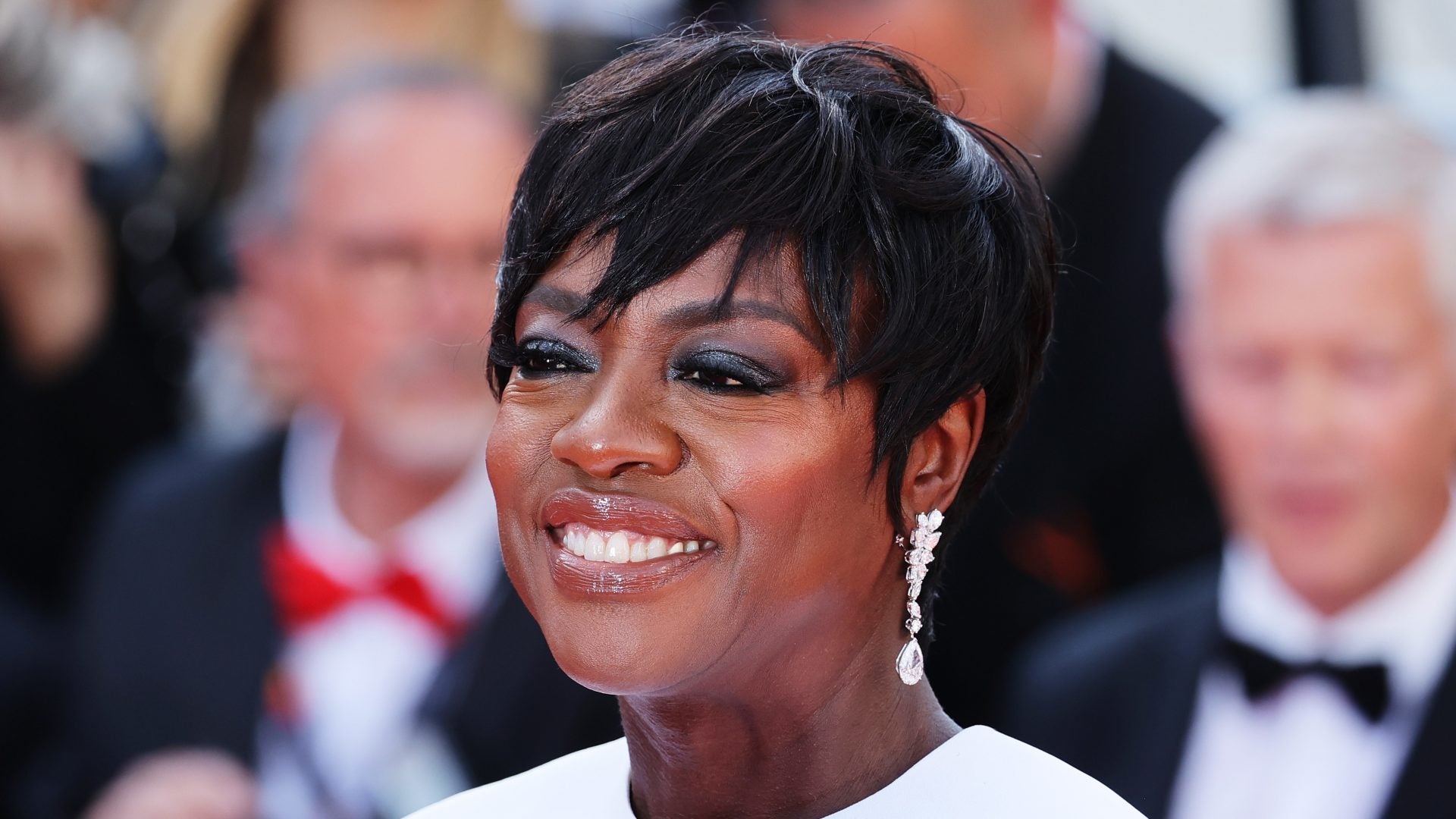 Viola Davis Reminds Us You Can Have Fun With Beauty At Any Age