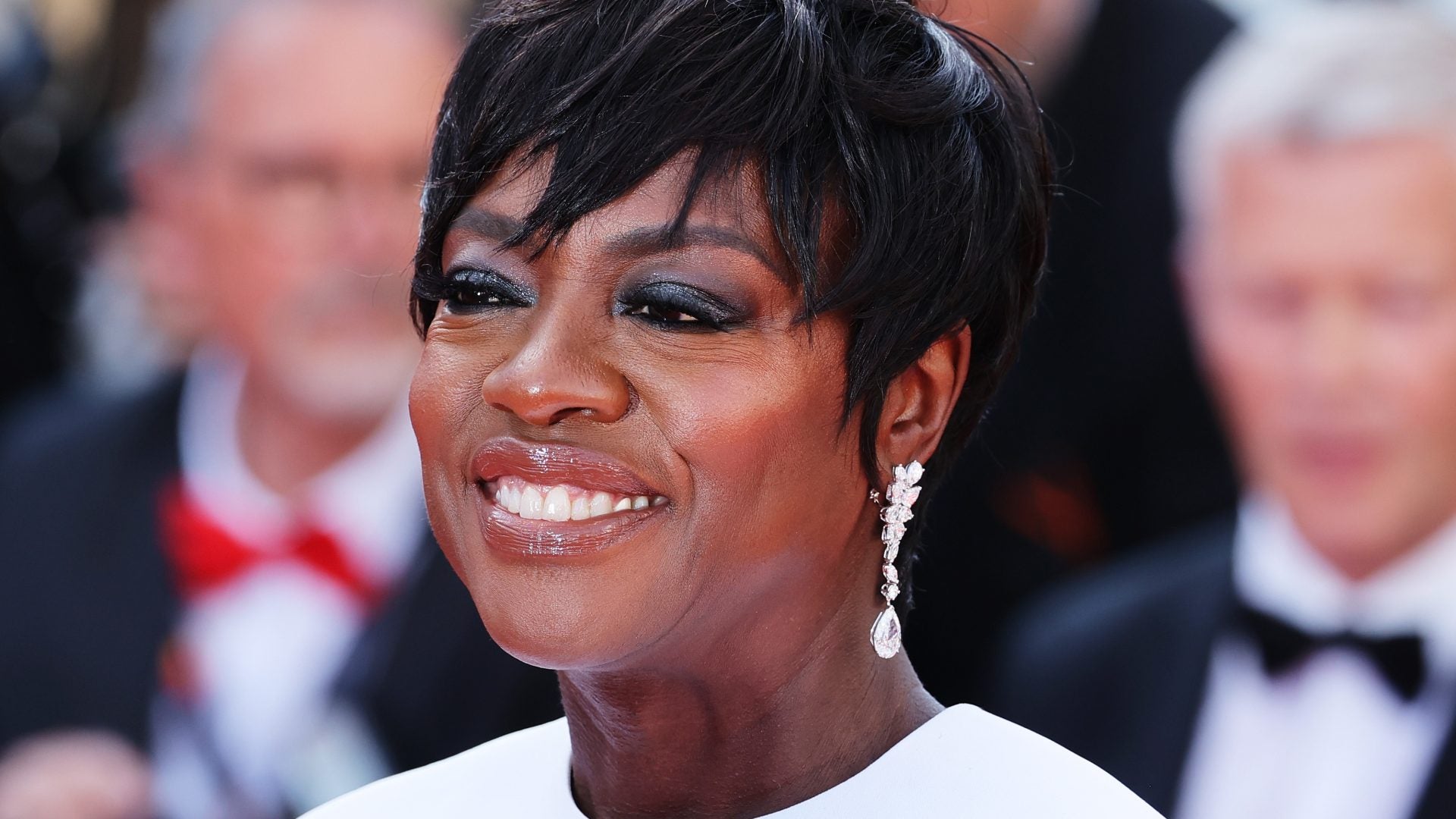 Viola Davis Reminds Us You Can Have Fun With Beauty At Any Age