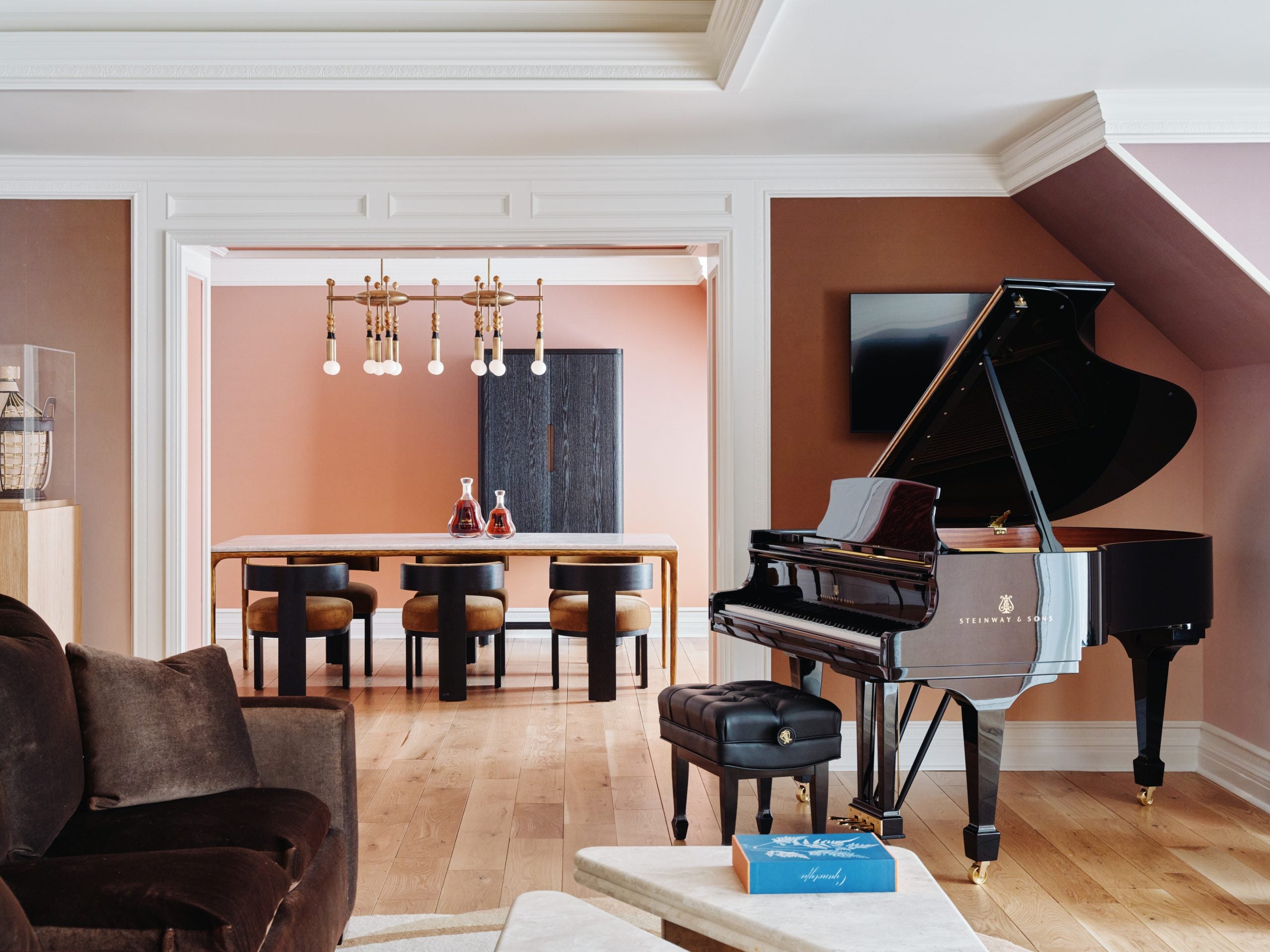 Andrew Gray’s Vision Transforms the St. Regis Aspen Paradis Suite in Collaboration with Hennessy