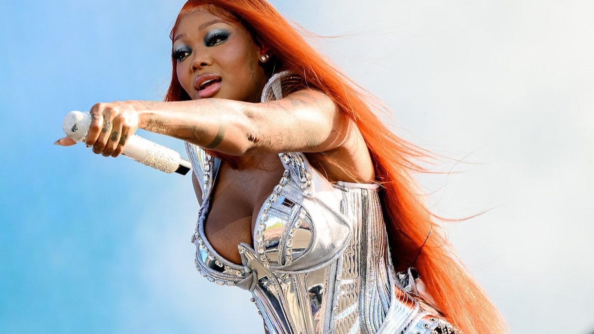 How See You Later Turned Summer Walker’s Breezy Bowl Set Into A World Of Its Own