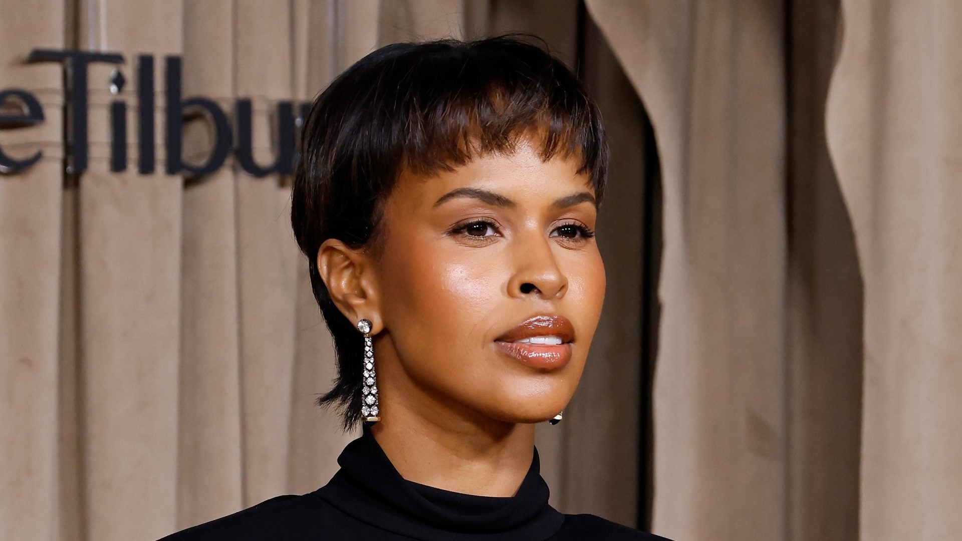 How Black Women Can Achieve The Trending "Toasty” Makeup Look This Fall