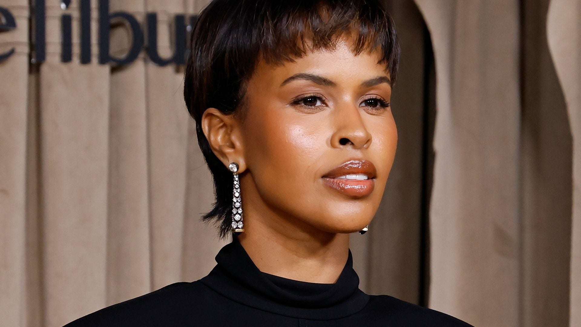 How Black Women Can Achieve The Trending "Toasty” Makeup Look This Fall