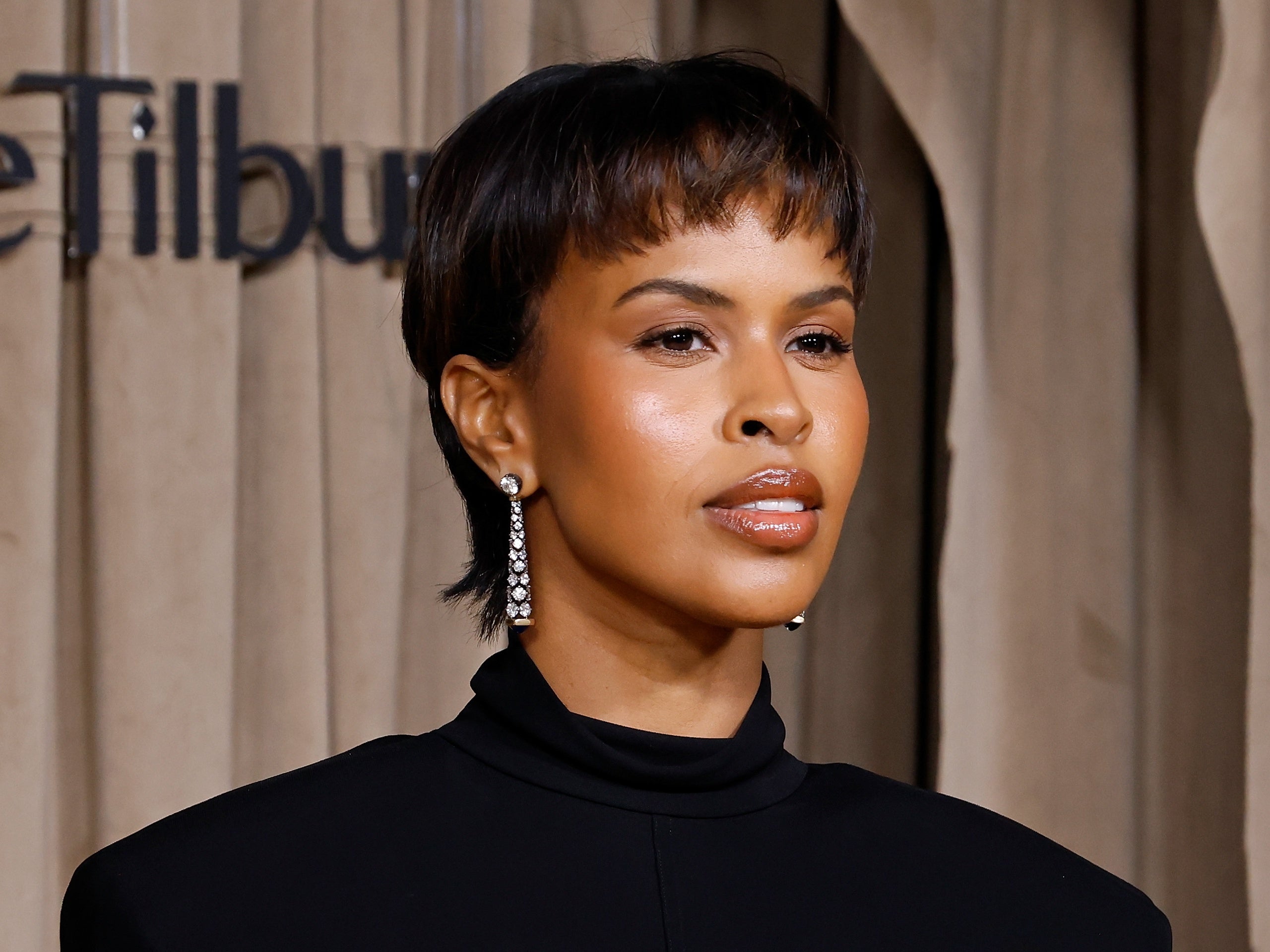 How Black Women Can Achieve The Trending "Toasty” Makeup Look This Fall