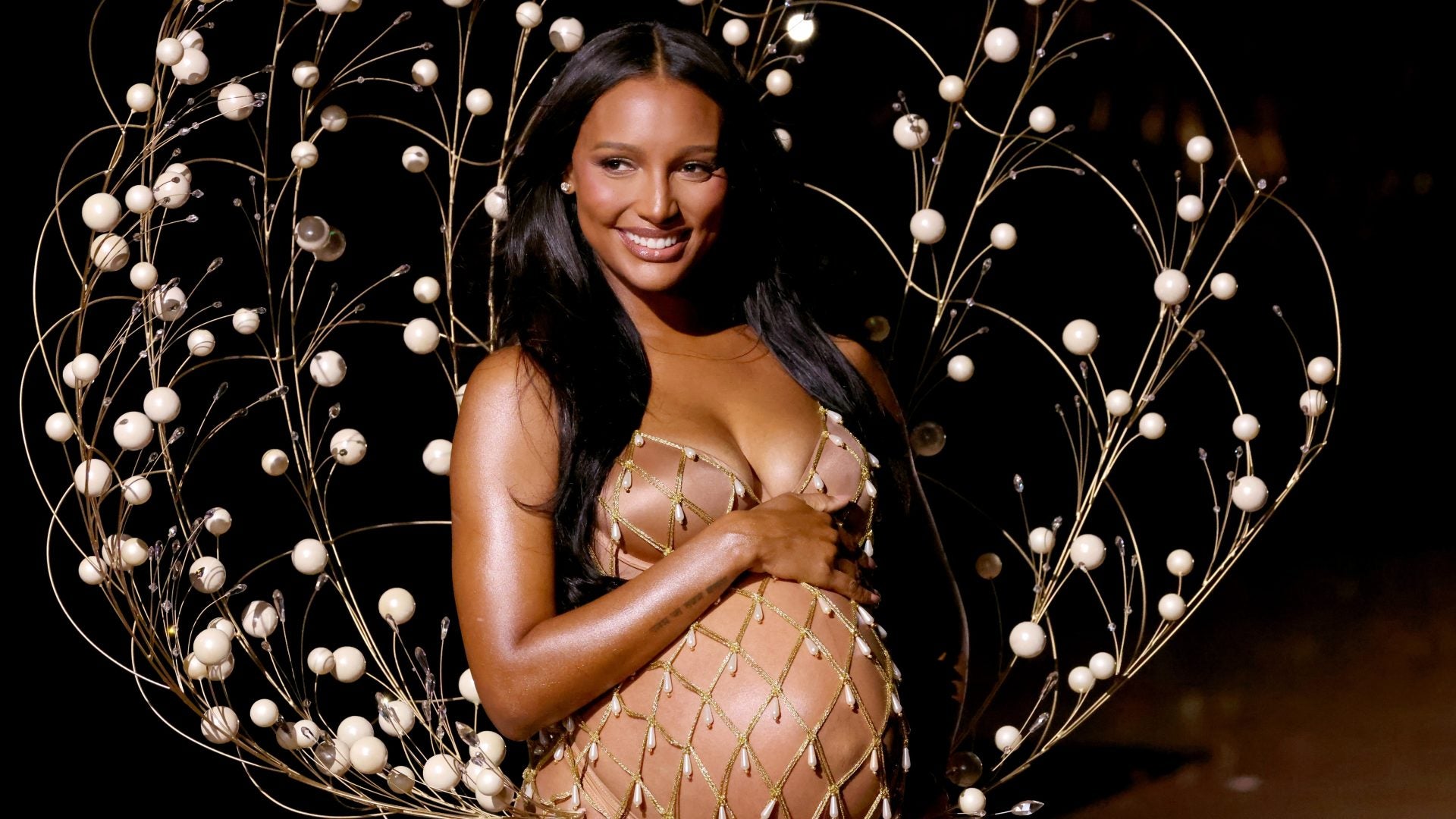 A Pregnant Jasmine Tookes Opened The Victoria’s Secret Fashion Show In This Shimmering Body Oil