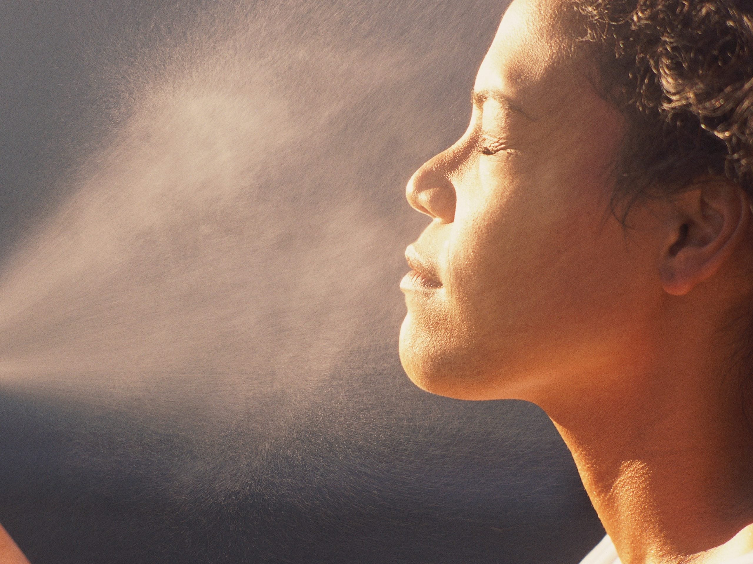 Dry Skin? These 5 Face Mists Guarantee Instant Hydration