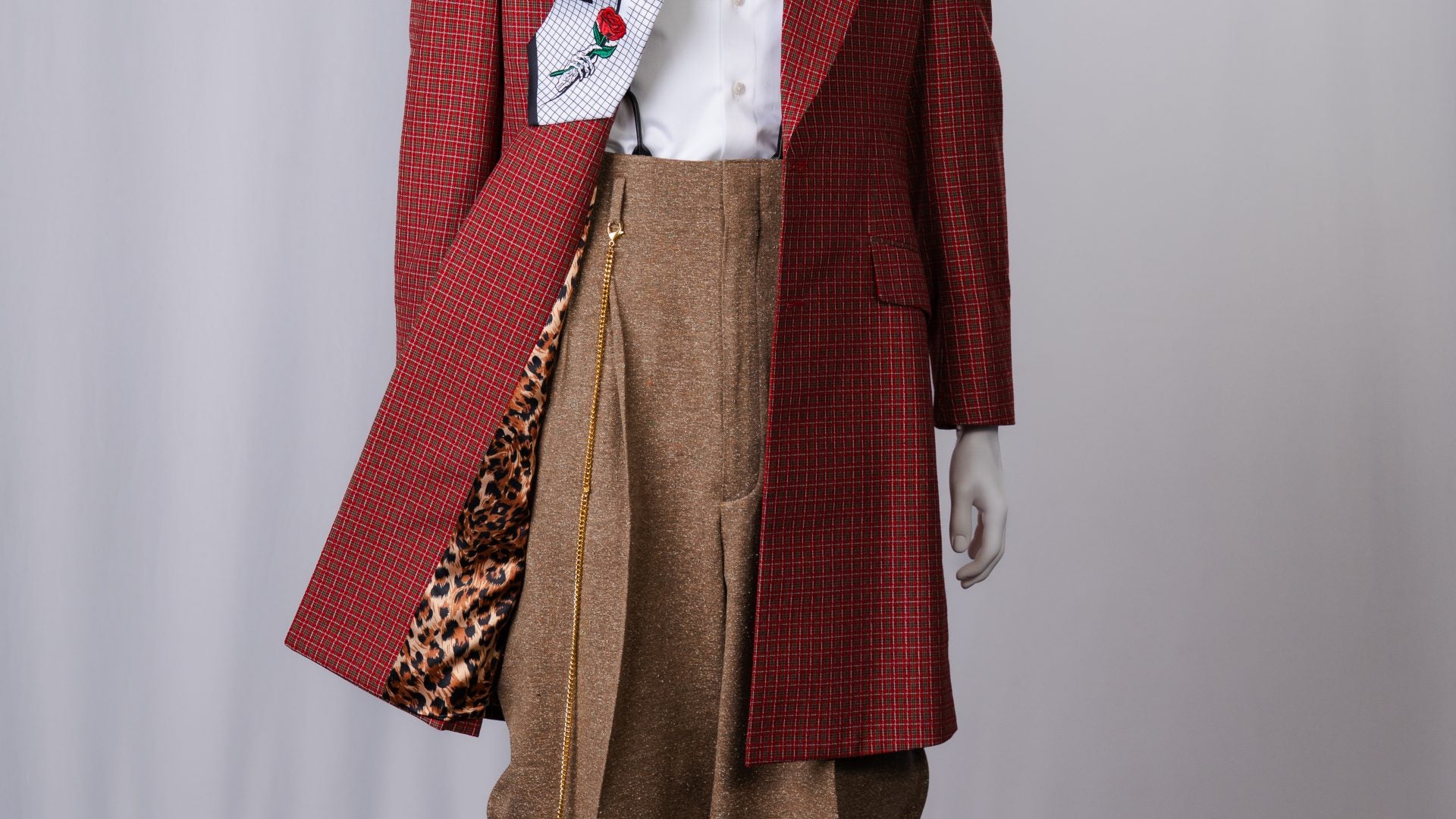 Threads of Los Angeles: Ashley Walker Debuts New Wearable Artworks at Los Angeles Public Library