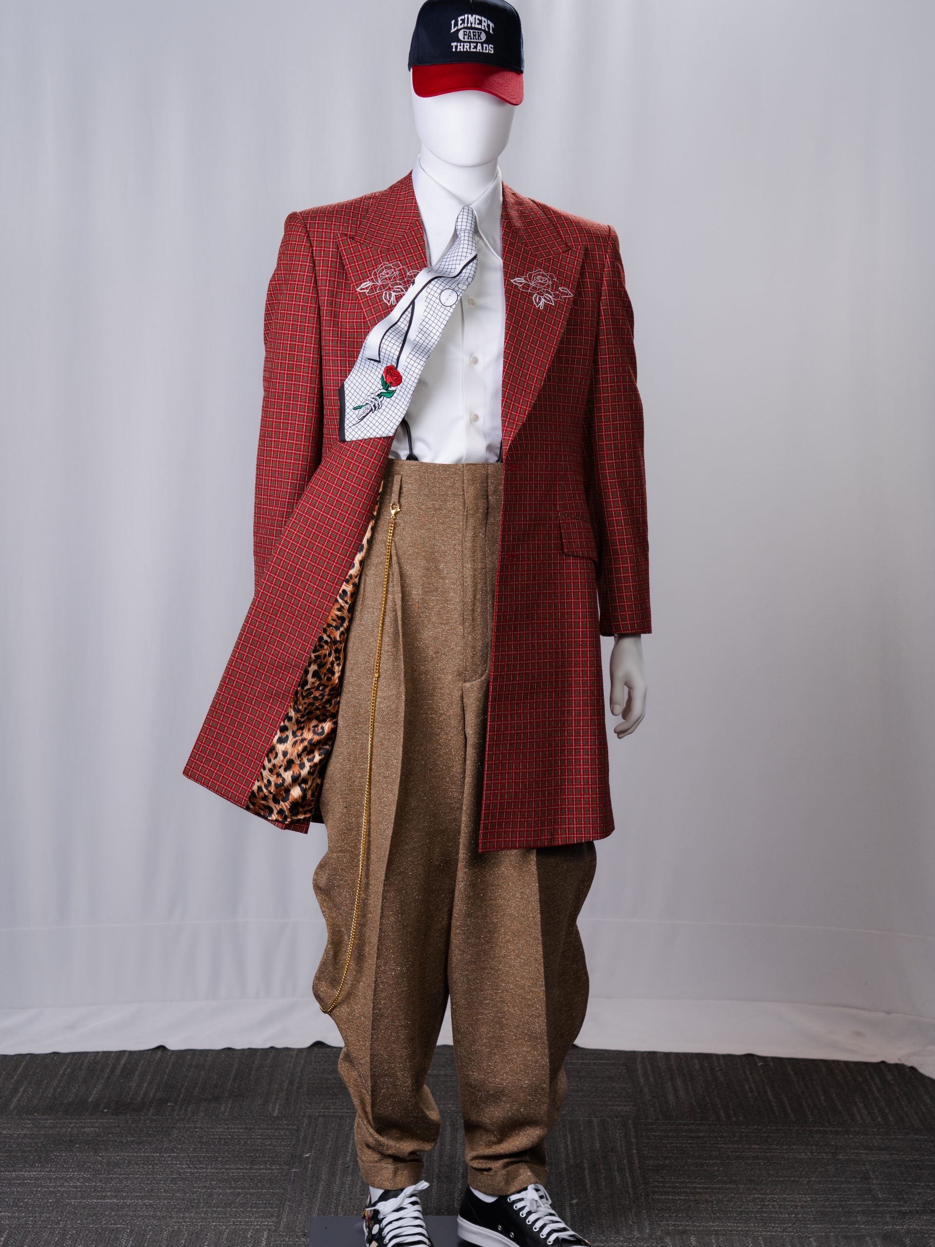 Threads of Los Angeles: Ashley Walker Debuts New Wearable Artworks at Los Angeles Public Library