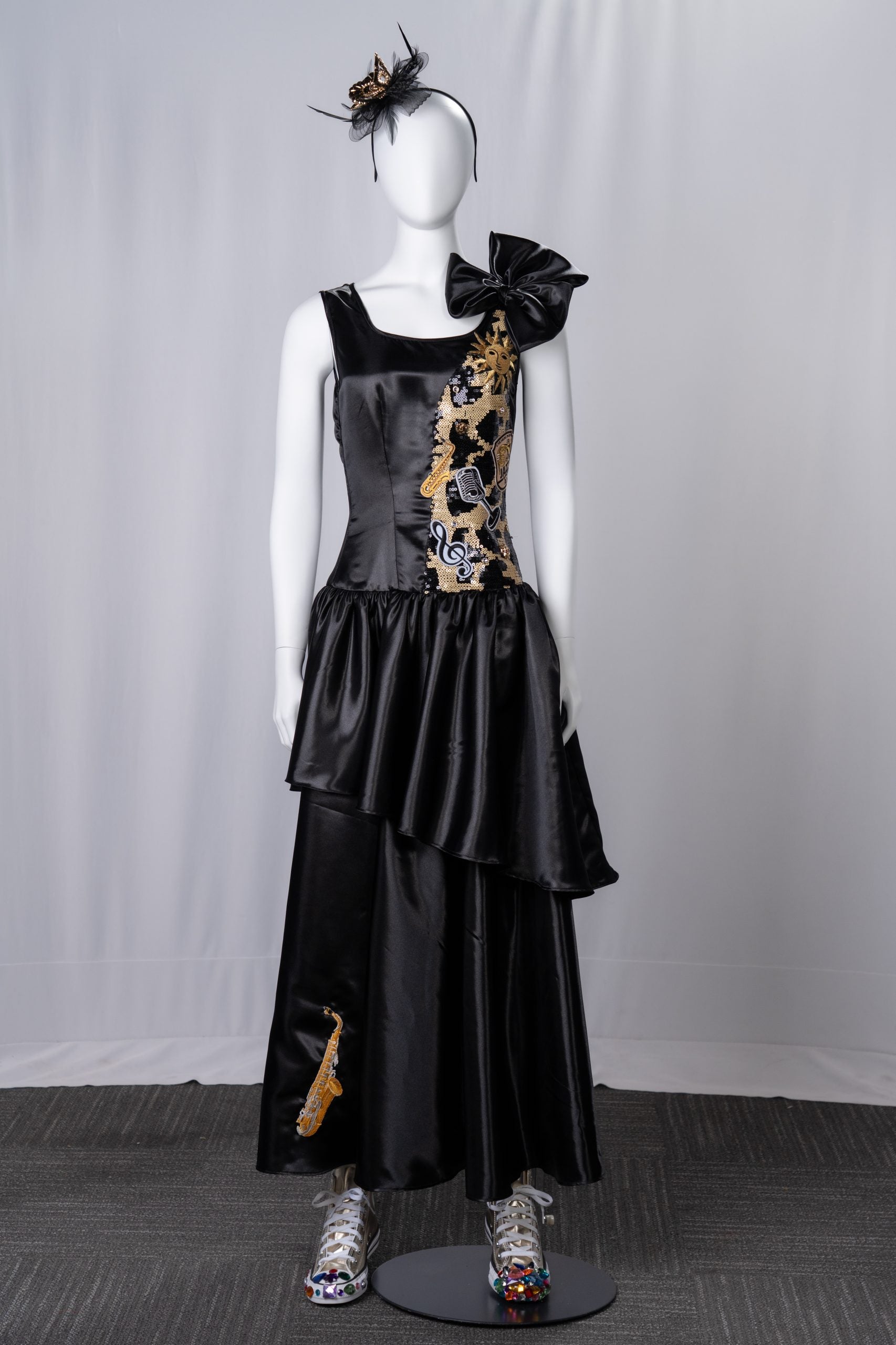 Threads of Los Angeles: Ashley Walker Debuts New Wearable Artworks at Los Angeles Public Library