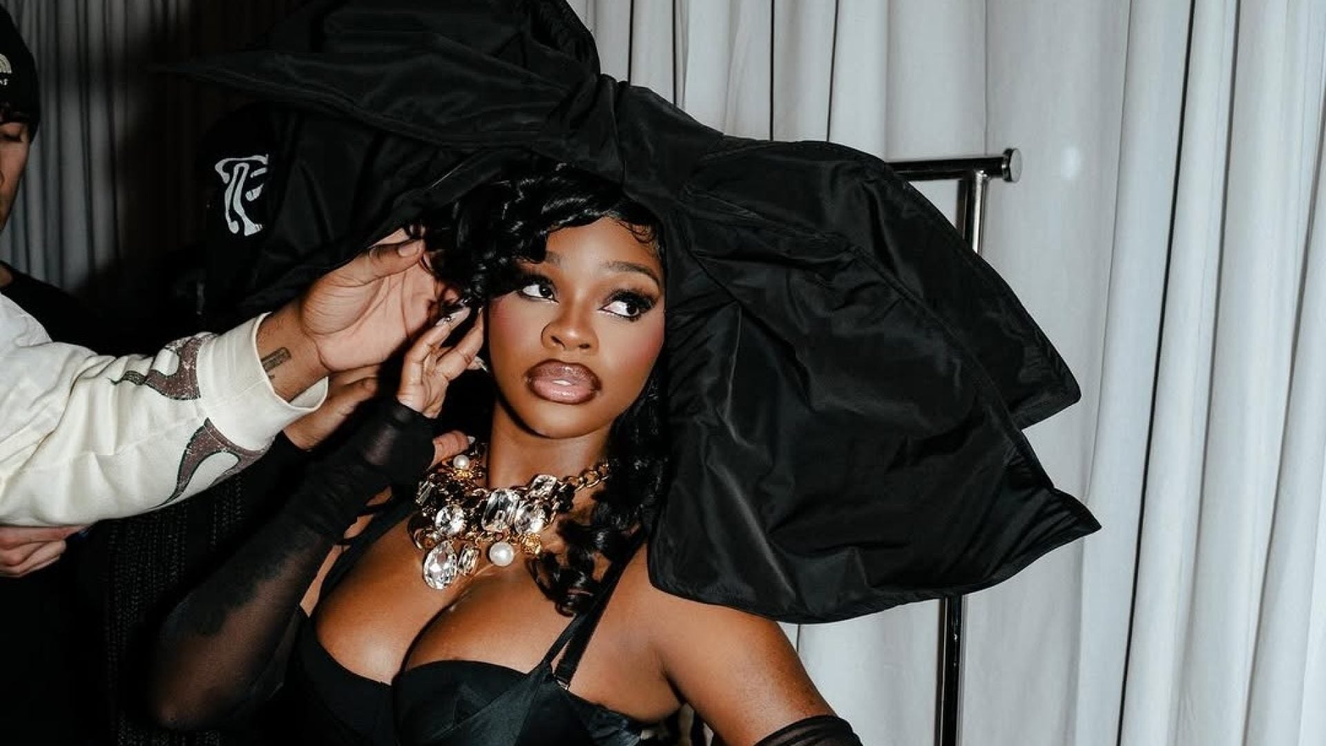 JT’s Ringlet Curls Are The Holiday Hair Look To Try Right Now