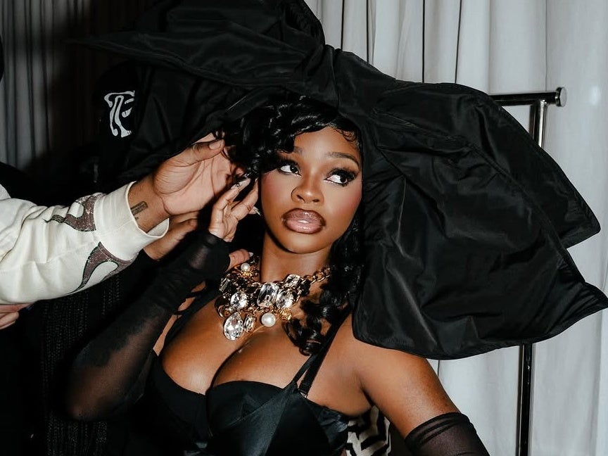 JT’s Ringlet Curls Are The Holiday Hair Look To Try Right Now