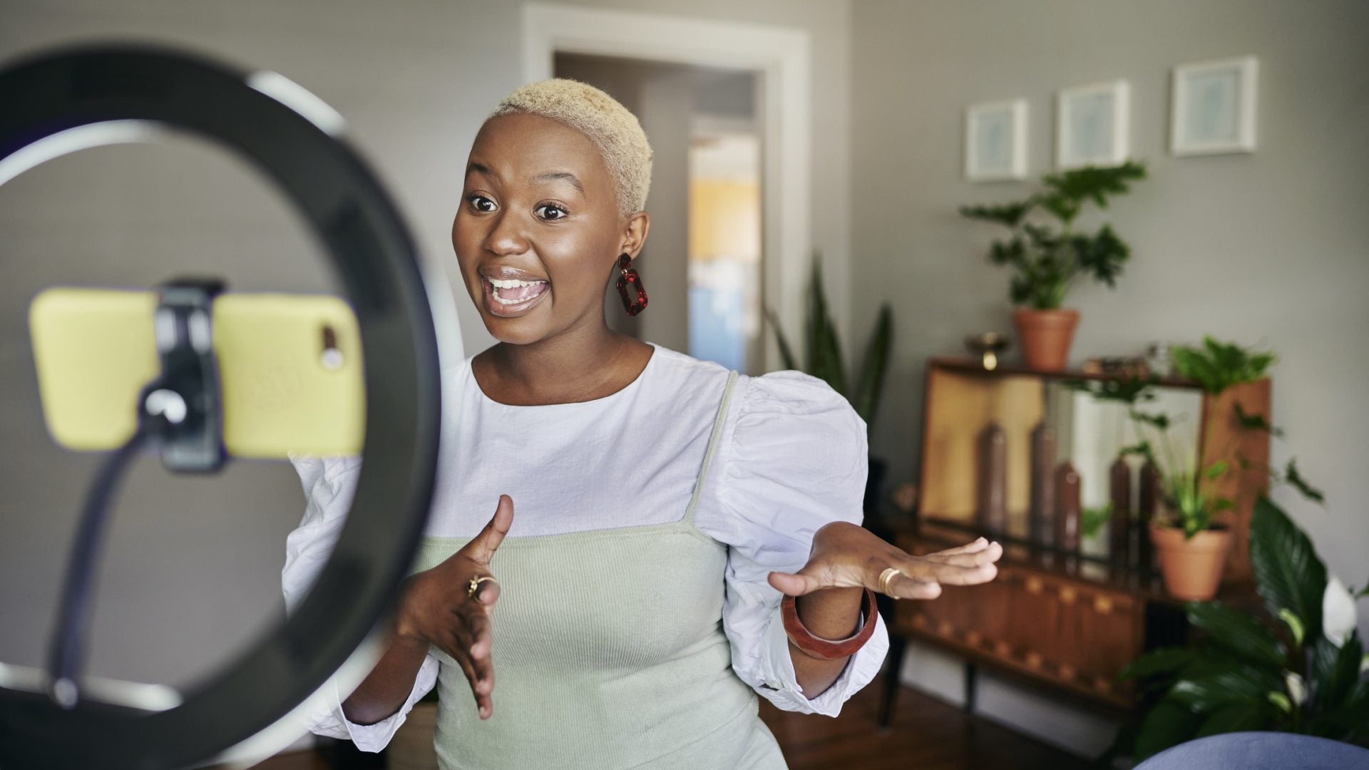 The Price Of A “Perfect” Holiday: How Influencer Culture Drains Our Peace And Our Pockets