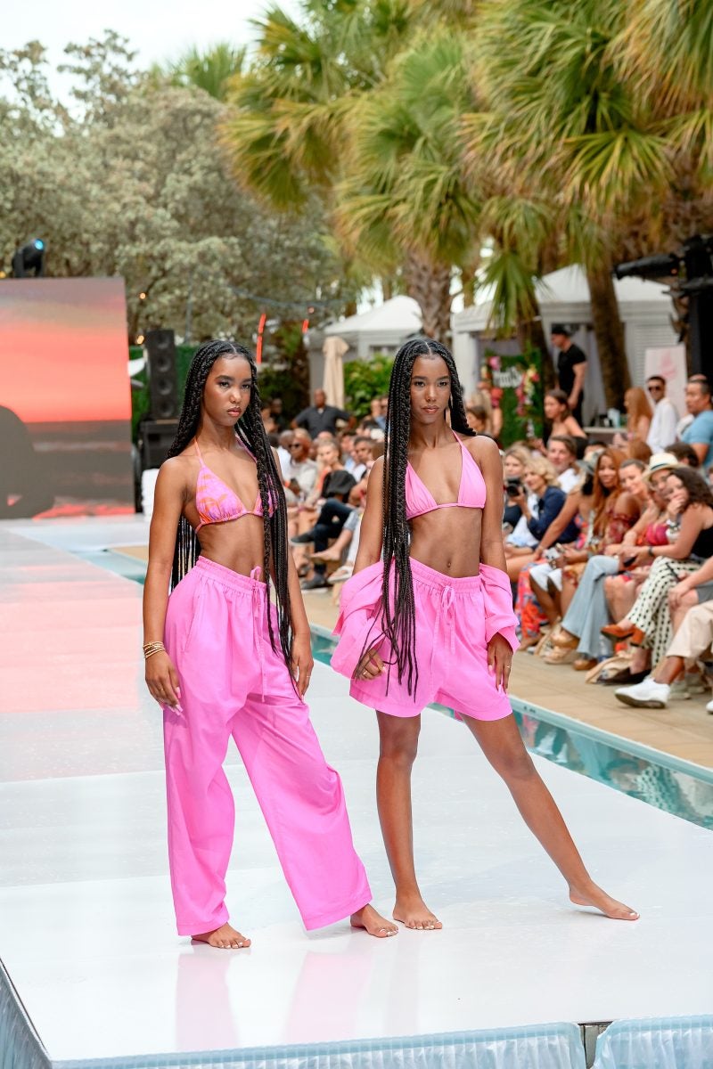 17 Photos Of Jessie And D’Lila Combs’ Best Twinning Moments