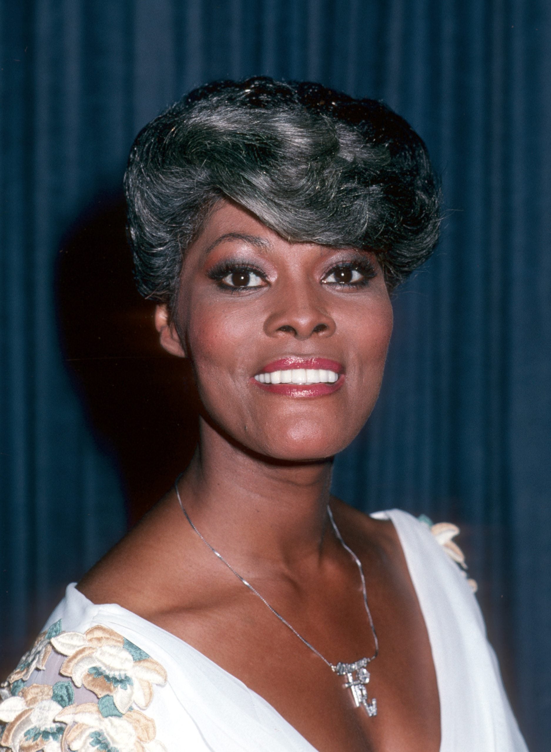 Dionne Warwick’s Iconic Beauty Moments