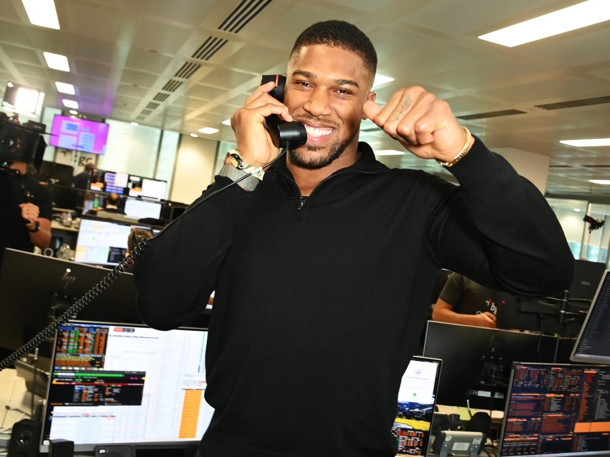 27 Fine Photos Of Boxer Anthony Joshua Proving He's A Total Knockout