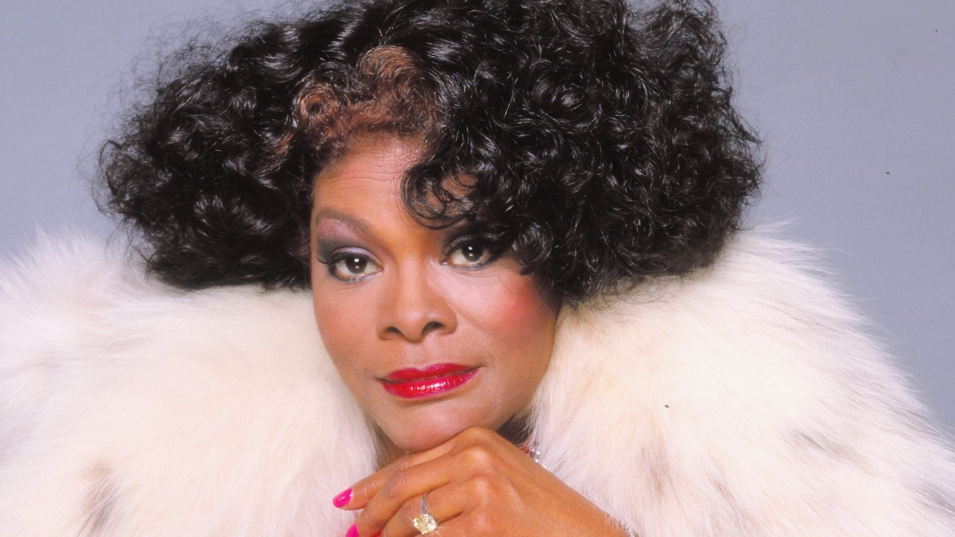 Dionne Warwick's Iconic Beauty Moments