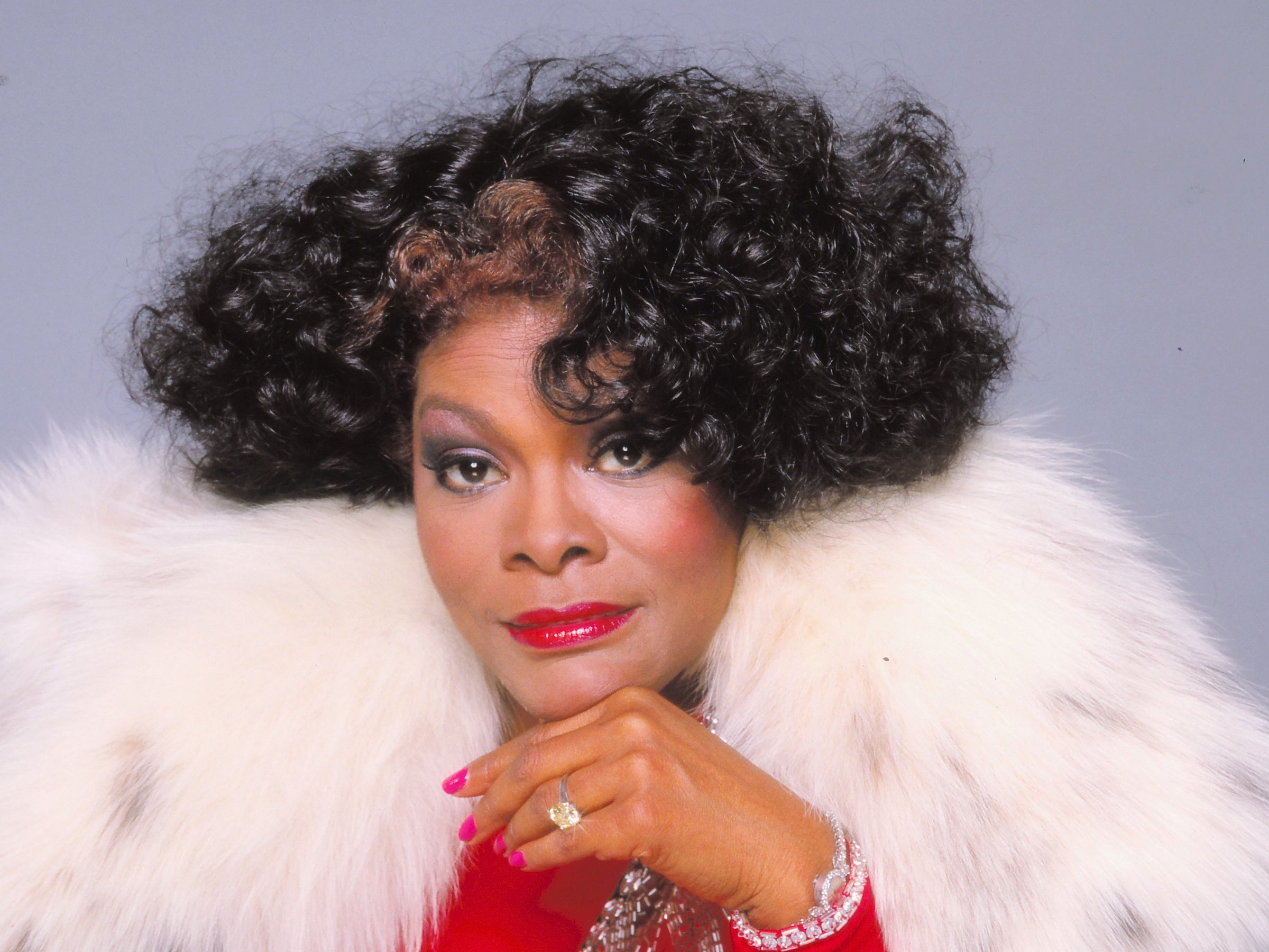 Dionne Warwick's Iconic Beauty Moments