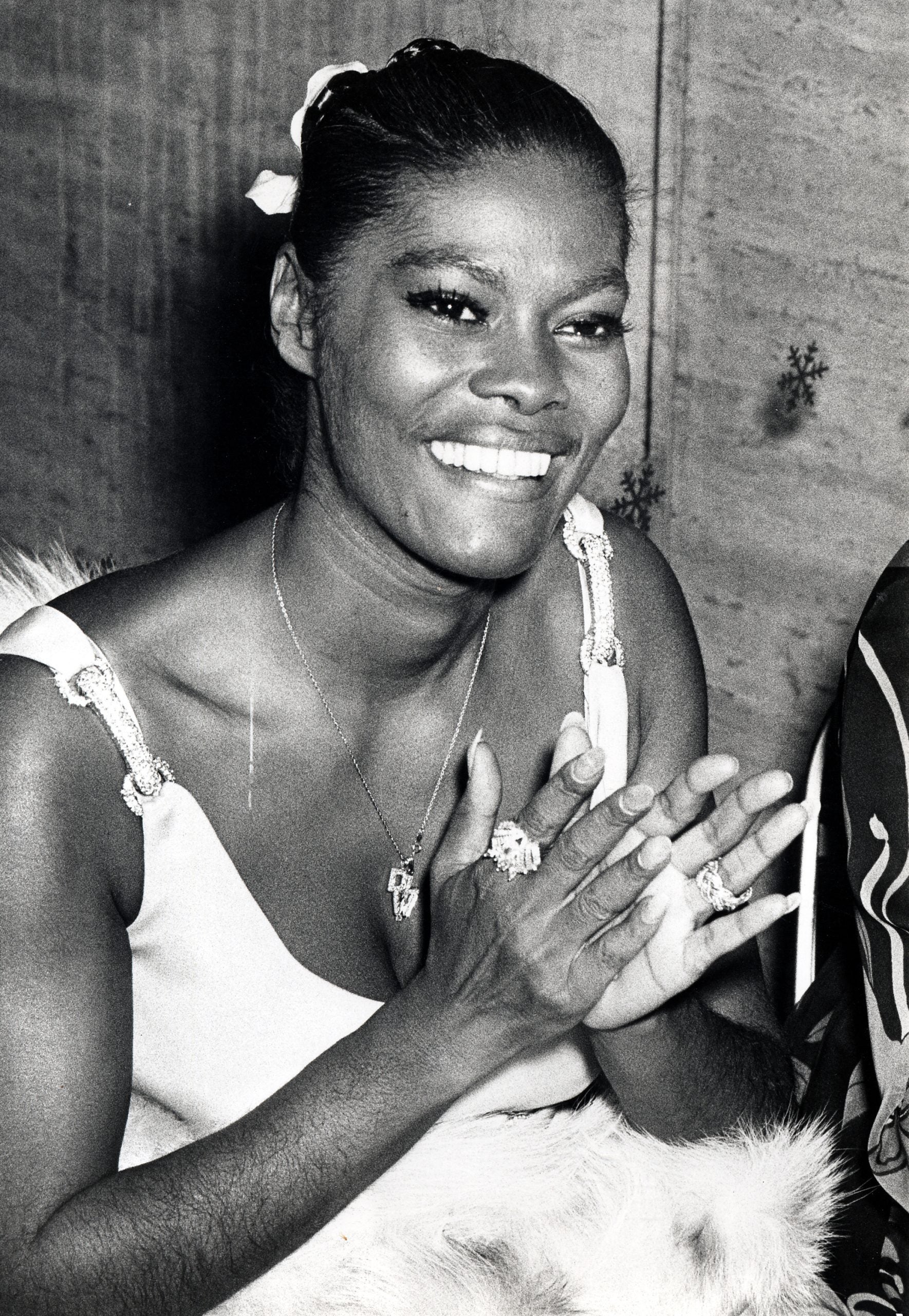 Dionne Warwick’s Iconic Beauty Moments