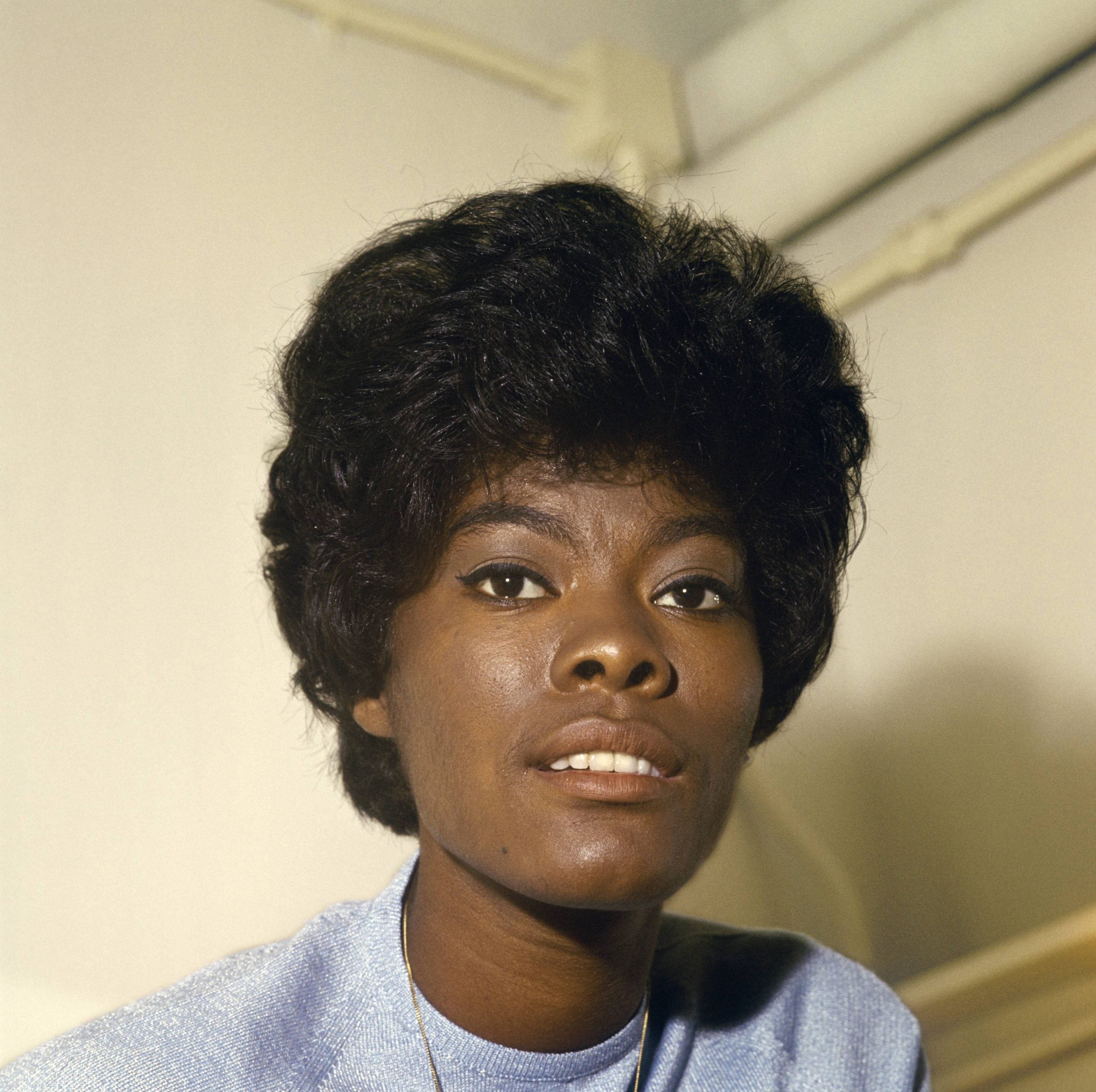 Dionne Warwick’s Iconic Beauty Moments