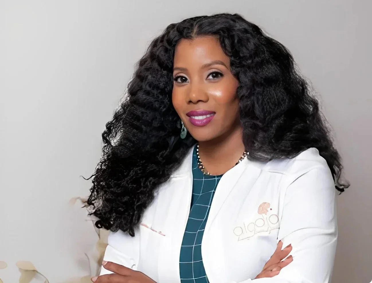 WeLoveUs.Shop Vendor Isfahan Chambers-Harris, PhD, Is Redefining Hair Health From The Root Up