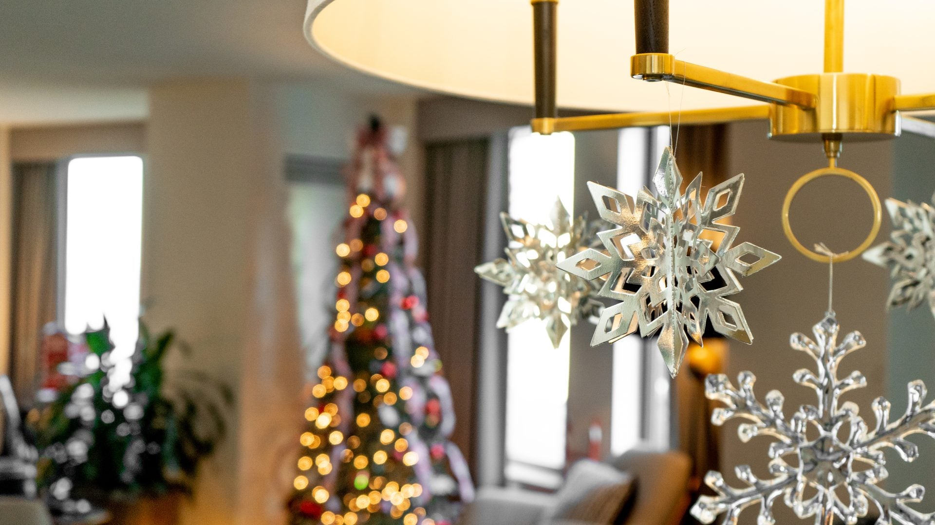 A Chicago Hotel Is Bringing Holiday Cheer — And Luxury —To Families With Its Epic Elf Life Suite