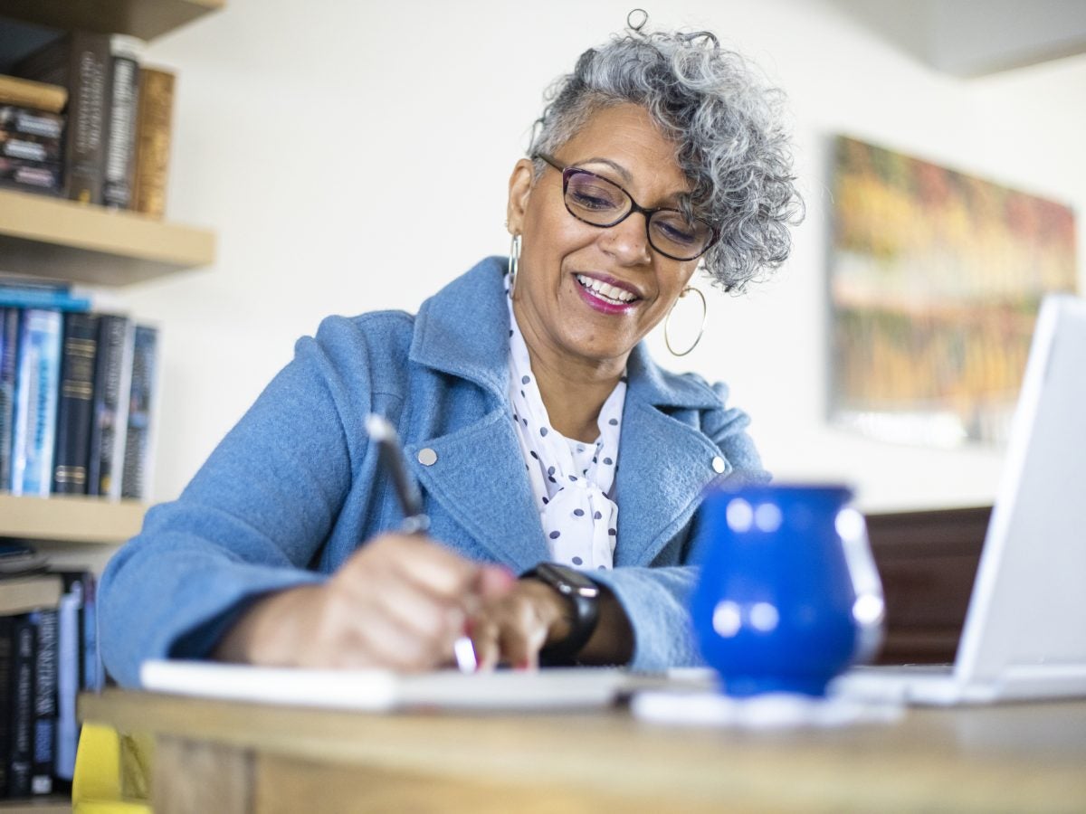 Want To Stand Out At Work? An AI CEO Shares 4 Tips To Start Using AI Smarter