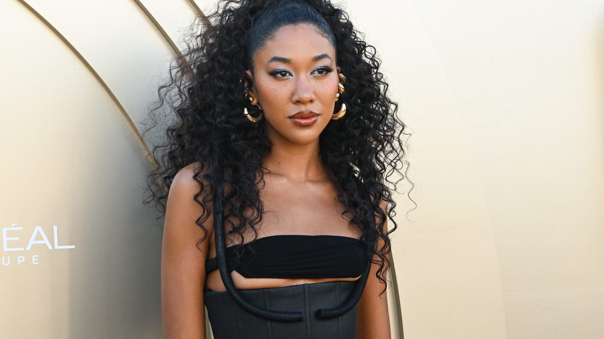 Aoki Lee Simmons Relocated To Bali And Says The Answer Is 'No' To Returning To The States
