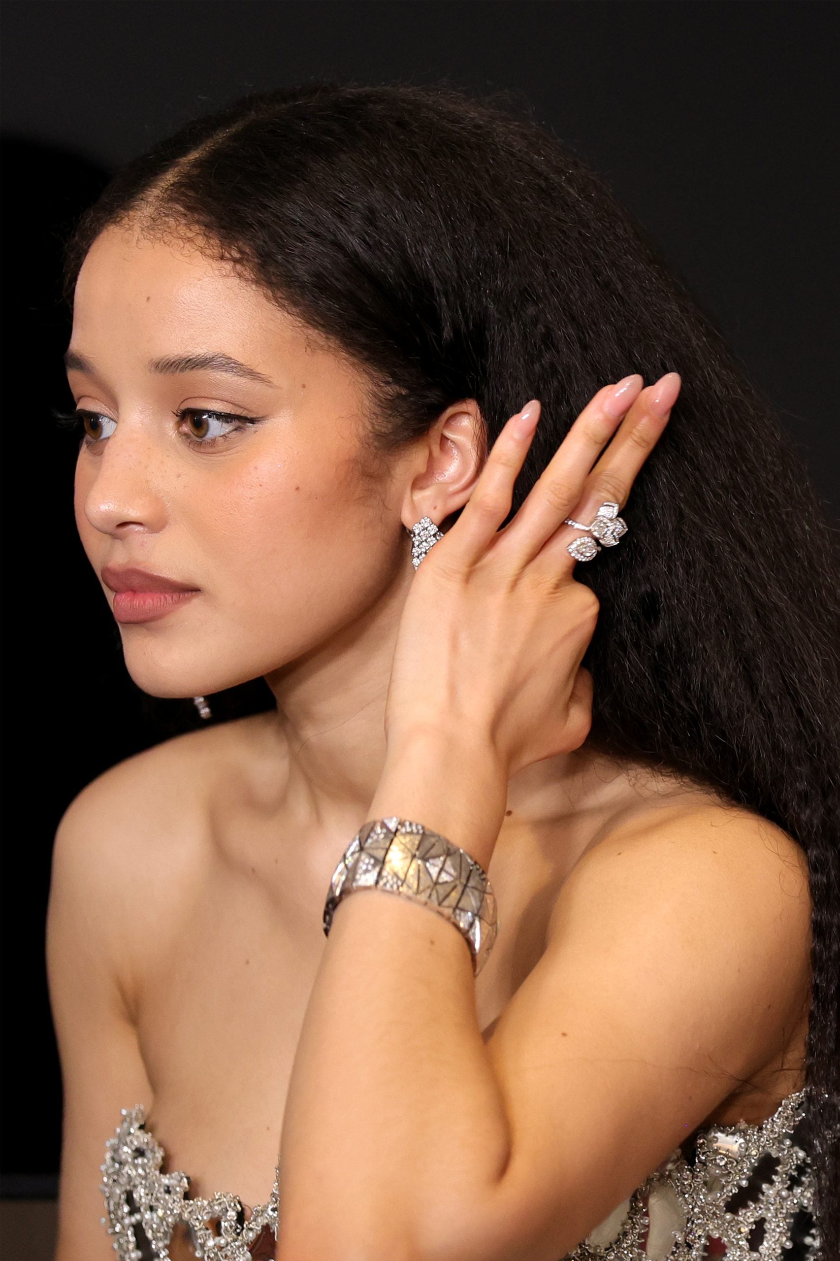 How To Achieve The Blurred Lips Makeup Trend