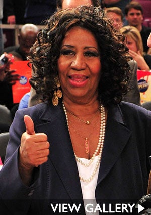 Aretha-Franklin-knicks-game-425.jpg