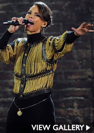 alicia-keys-singing-gold-outfit-300x425.jpg