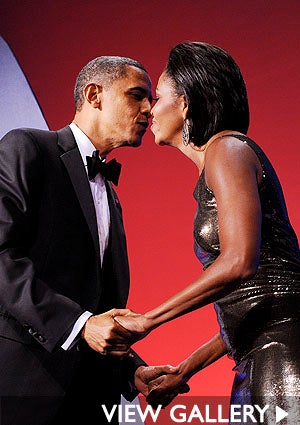 barack-michelle-kiss-425.jpg