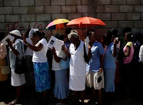 haitian-women-praying.jpg