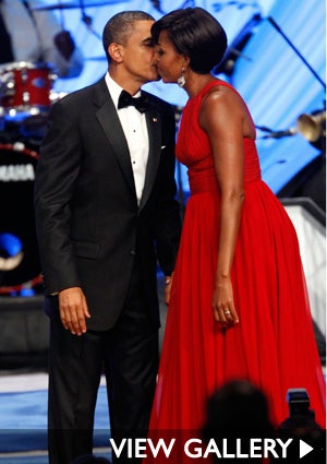michelle-obama-barack-obama-kissing-425.jpg