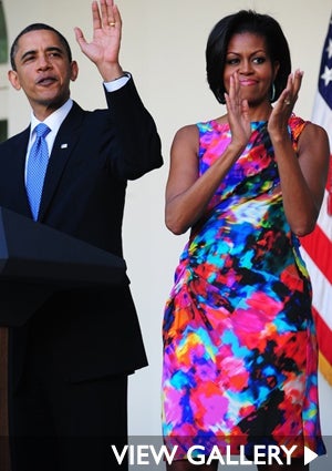 michelle-obama-waving-300x425.jpg
