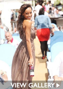 selita-ebanks-beach-cannes-240.jpg